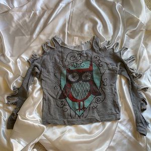 Owl shirt with ripped sleeves